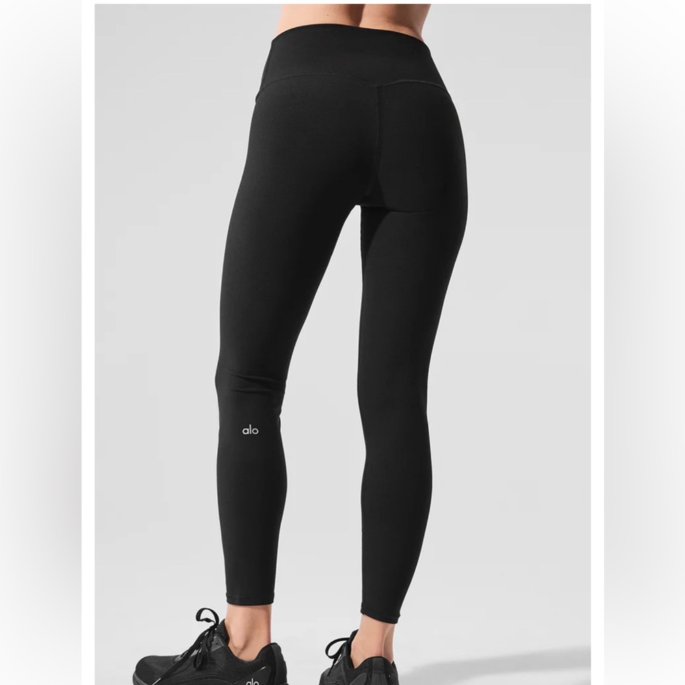 Alo Yoga - Alosoft High-Waist 7/8 Highlight Legging - Picture 2 of 11